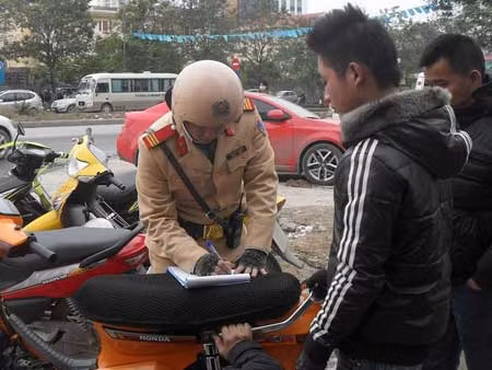 Tịch thu phương tiện sẽ hạn chế đua xe trái phép ảnh 1