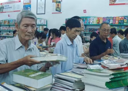 Nhà quản lý, doanh nghiệp bất lực với sách lậu ảnh 1