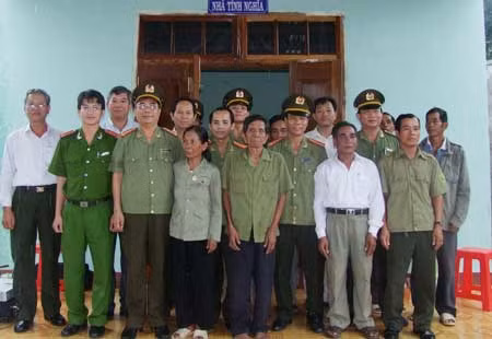 Tặng nhà tình nghĩa cho cán bộ An ninh thời kháng chiến chống Mỹ ảnh 1
