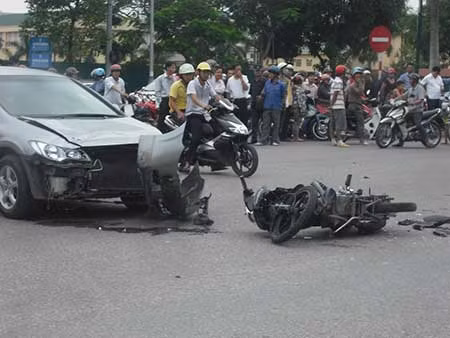 Cố vượt đèn đỏ, tân sinh viên thiệt mạng ảnh 1