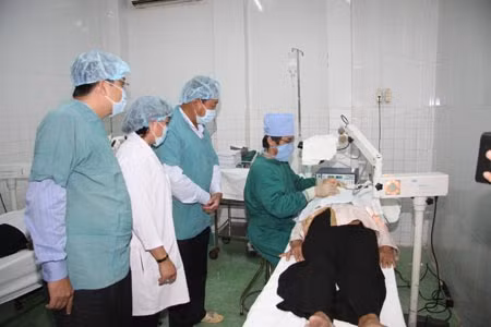 Mang lại ánh sáng cho hơn 100 người dân vùng căn cứ cách mạng Long An ảnh 1