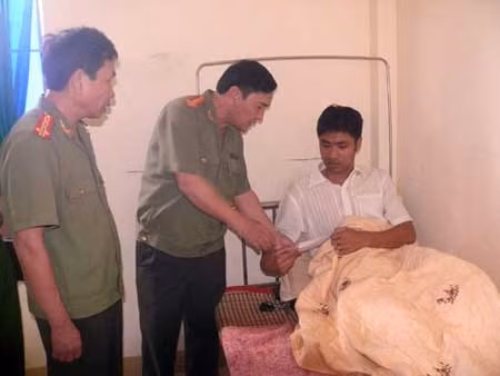Xử lý nghiêm các đối tượng chống đối người thi hành nhiệm vụ ảnh 2