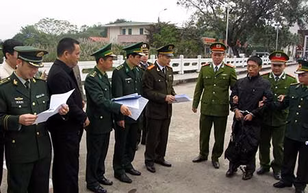 Quảng Ninh: Bàn giao đối tượng trốn truy nã cho Công an Trung Quốc ảnh 1