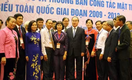 Chủ tịch nước dự Hội nghị Biểu dương khu dân cư và Trưởng ban công tác Mặt trận tiêu biểu toàn quốc ảnh 4