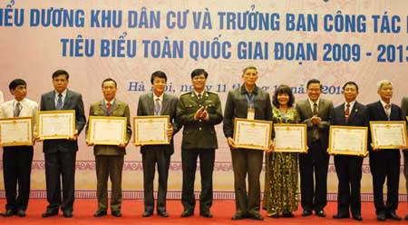 Chủ tịch nước dự Hội nghị Biểu dương khu dân cư và Trưởng ban công tác Mặt trận tiêu biểu toàn quốc ảnh 5
