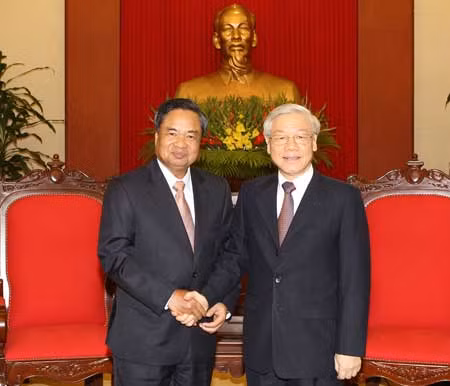 Tổng Bí thư Nguyễn Phú Trọng tiếp đồng chí Chăn-xỉ Phô-xỉ-khăm, Trưởng ban Tổ chức Trung ương Đảng NDCM Lào ảnh 1