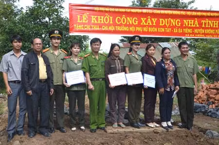 Phụ nữ Cục An ninh Tây Nguyên xây nhà tình nghĩa cho hộ nghèo ảnh 1