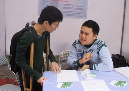 Cơ hội việc làm và học nghề cho trên 300 người khuyết tật ảnh 1