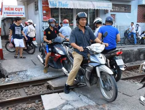 Đà Nẵng chậm giải tỏa “điểm đen” đường sắt ảnh 1