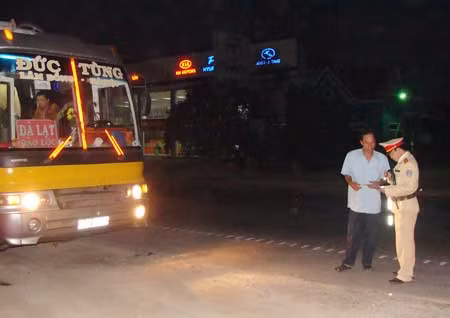 Hành khách không phó mặc sinh mệnh mình cho tài xế ảnh 1