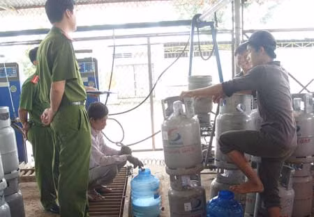 “Độn” nước lã với gas mang đi bán ảnh 1