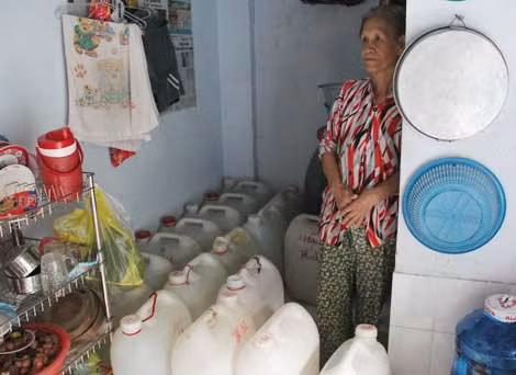 Hàng vạn hộ dân TP Hồ Chí Minh vẫn "khát" nước sạch ảnh 1