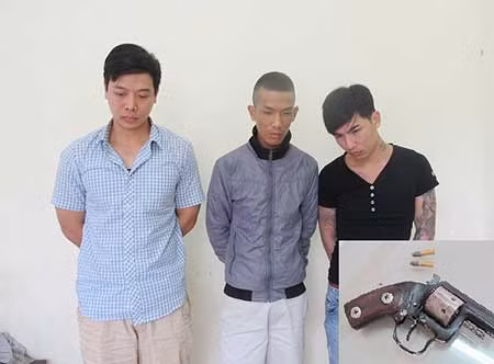 Bắt tên trộm xe SH có “bảo bối” súng Colt ảnh 1