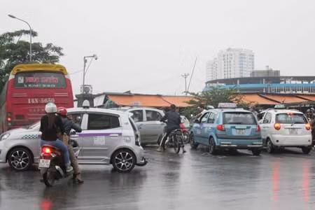 Thiếu thuốc đặc trị để chấn chỉnh hoạt động của taxi tại các nhà ga, bến xe ảnh 1