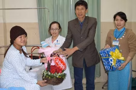 Đắk Lắk: Bé gái đầu tiên chào đời bằng thụ tinh nhân tạo ảnh 1