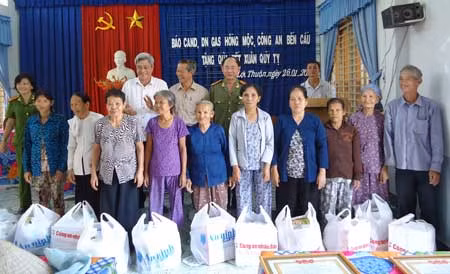 Đến với người dân nghèo huyện biên giới Bến Cầu ảnh 1