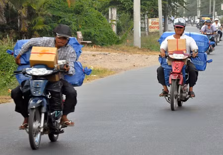 Xe môtô vận chuyển thuốc lá lậu trên tuyến QL91.