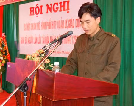 Đứng dậy sau vấp ngã ảnh 1
