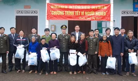 Chương trình "Tết vì người nghèo Xuân Quý Tỵ" đến với đồng bào nghèo Hà Tĩnh ảnh 1