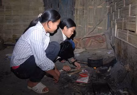 Miệt mài "gieo con chữ" nơi lưng trời Mường Lèo ảnh 1