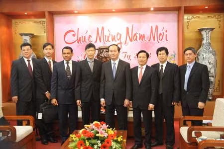 Đại tướng Trần Đại Quang, Bộ trưởng Bộ Công an Việt Nam; ngài Chee Khern, Giám đốc Cơ quan An ninh Singapore và các đại biểu tham dự buổi tiếp.