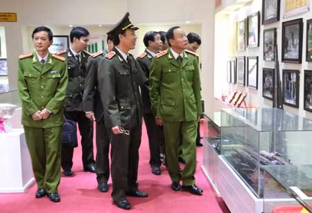 Thứ trưởng Lê Quý Vương dự Hội nghị triển khai công tác năm 2014 tại Công an tỉnh Điện Biên ảnh 2