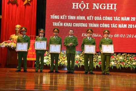 Thứ trưởng Lê Quý Vương dự Hội nghị triển khai công tác năm 2014 tại Công an tỉnh Điện Biên ảnh 6
