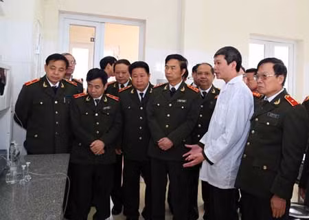 Thứ trưởng Thường trực Đặng Văn Hiếu kiểm tra công tác sản xuất tại các doanh nghiệp CAND ảnh 2