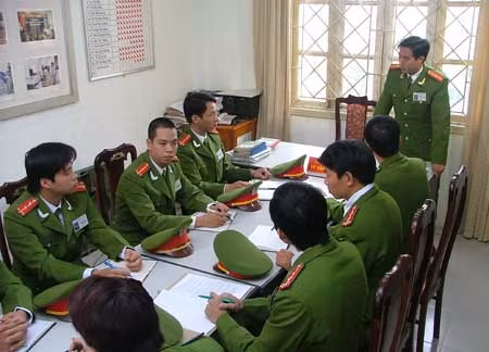 Phim hình sự còn dễ dãi! ảnh 1
