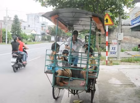 "Xích lô đưa trẻ đến trường" - An toàn, tiết kiệm ảnh 1