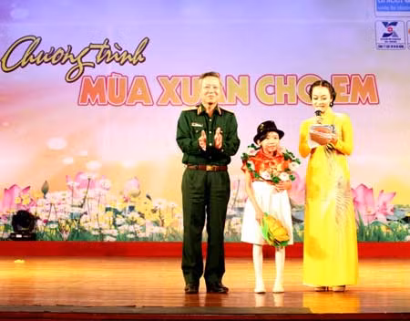 Trên 2,2 tỷ đồng ủng hộ cho các nạn nhân chất độc da cam Đà Nẵng ảnh 1