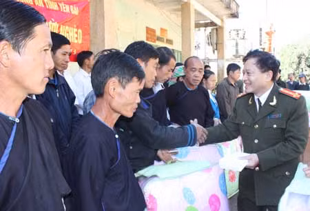 Trao quà Tết, gieo mầm Xuân nhân ái ảnh 4