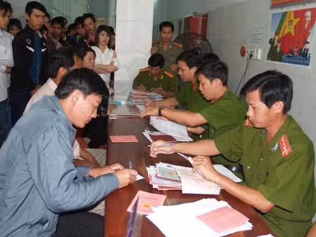 An Giang: Quá tải người dân làm CMND sau Tết ảnh 3