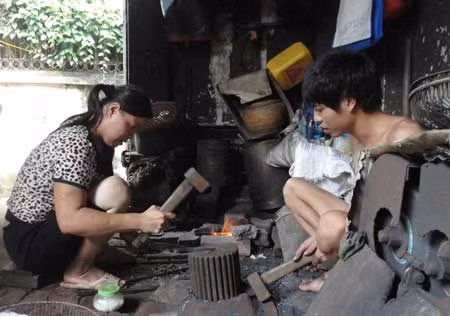 Mất an toàn lao động ở làng rèn dao kéo Đa Sĩ ảnh 1
