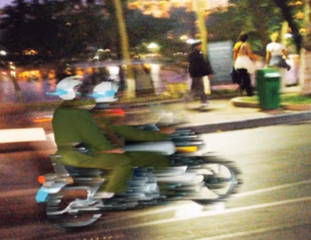 Cảnh sát 113 – Chuyện trong nhà, ngoài phố ảnh 2