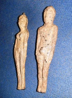 Một cặp quả val ka ly phủl cái (bên trái) và đực.