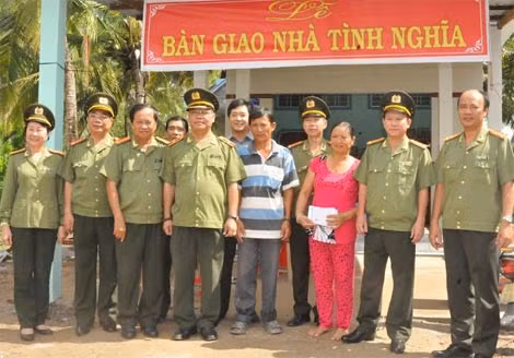 Trao 4 căn nhà tình nghĩa tại tỉnh Trà Vinh và Bến Tre ảnh 1