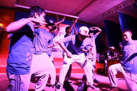 Tiết mục trong chương trình "Vũ điệu đường phố" (Street Dance Tour).