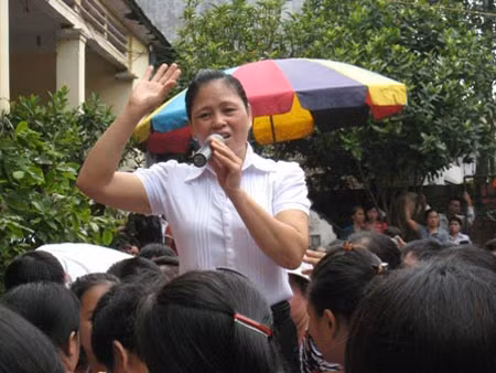 Đôi khi cô Tranh hát để truyền năng lượng.