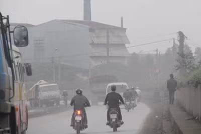 Hà Nội: "Bão bụi" hoành hành trên đường ảnh 1