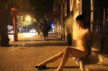 Liều mình như chẳng có ai.