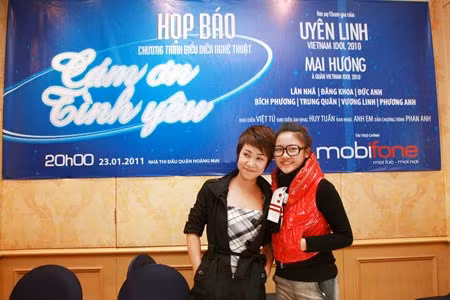 Uyên Linh và Mai Hương hội ngộ tại Thủ đô Hà Nội.