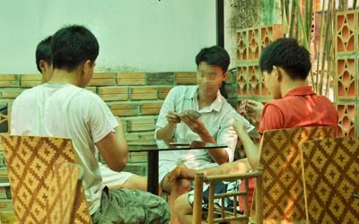 Cờ bạc, say máu "đỏ đen" đã trở thành căn bệnh trầm kha trong một bộ phận sinh viên.