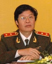Trung tướng, nhà văn Hữu Ước phát biểu tại buổi lễ.