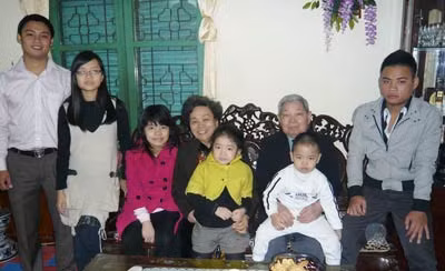 Đại tá Đặng Cân và gia đình.