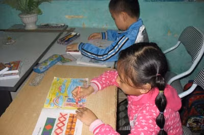 Dù khuyết tật nhưng bù lại các em đều rất khéo tay và vẽ rất đẹp.