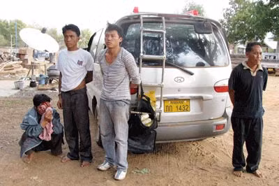 Đối tượng và tang vật vụ vận chuyển 30 nghìn viên MTTH.