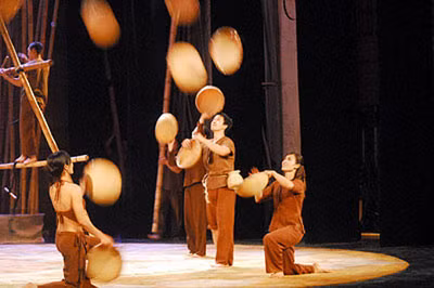 Tiết mục xiếc "Làng tôi".