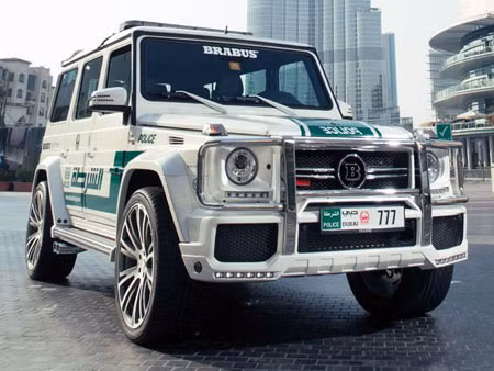Mặc dù thuộc dòng xe đa dụng nhưng bản độ Mercedes-Benz G63 AMG Brabus có sức mạnh không kém cạnh so với những chiếc xe thể thao. (Ảnh: Carbuzz)
