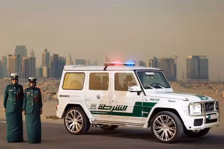 Mặc dù thuộc dòng xe đa dụng nhưng bản độ Mercedes-Benz G63 AMG Brabus có sức mạnh không kém cạnh so với những chiếc xe thể thao. (Ảnh: Carbuzz)